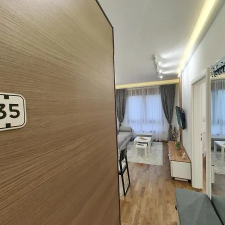 Primus Sa Bazenom,spa&wellness Centrom-velika Recepcija 125 Apartment *