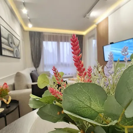 Primus Sa Bazenom,spa&wellness Centrom-velika Recepcija 125 Apartment *