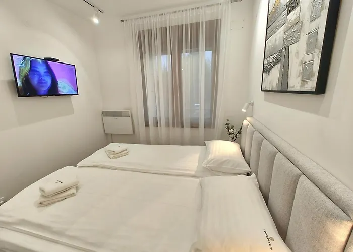 Primus Sa Bazenom,spa&wellness Centrom-velika Recepcija 125 アパート *