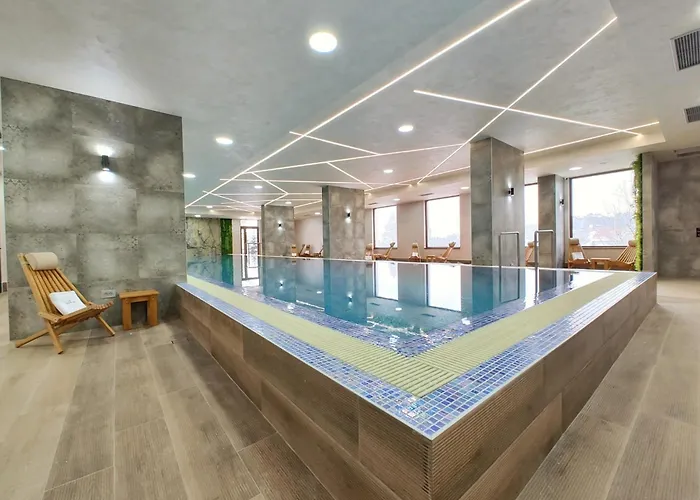 Primus Sa Bazenom,spa&wellness Centrom-velika Recepcija 125 *